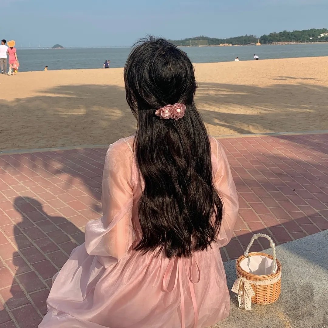 现在的那个人海报
