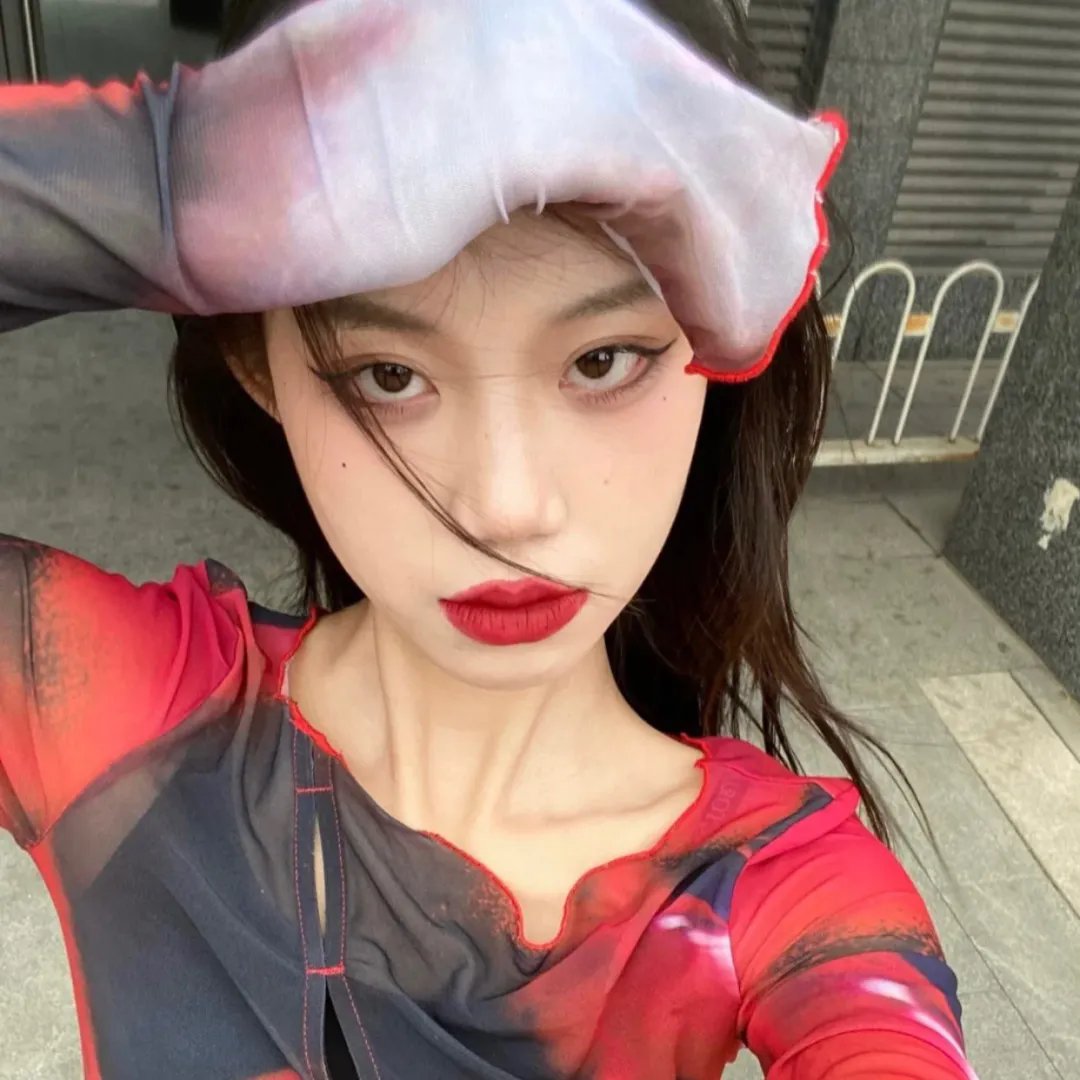 阿扎里海报